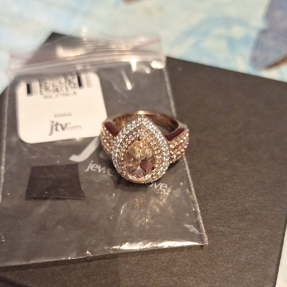 Elegant Rose Gold Teardrop Ring